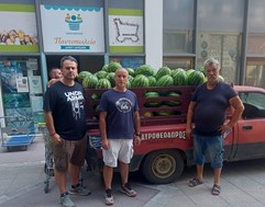 Προσφορά καρπουζιών στο Κοινωνικό Παντοπωλείο του Δήμου Λαρισαίων